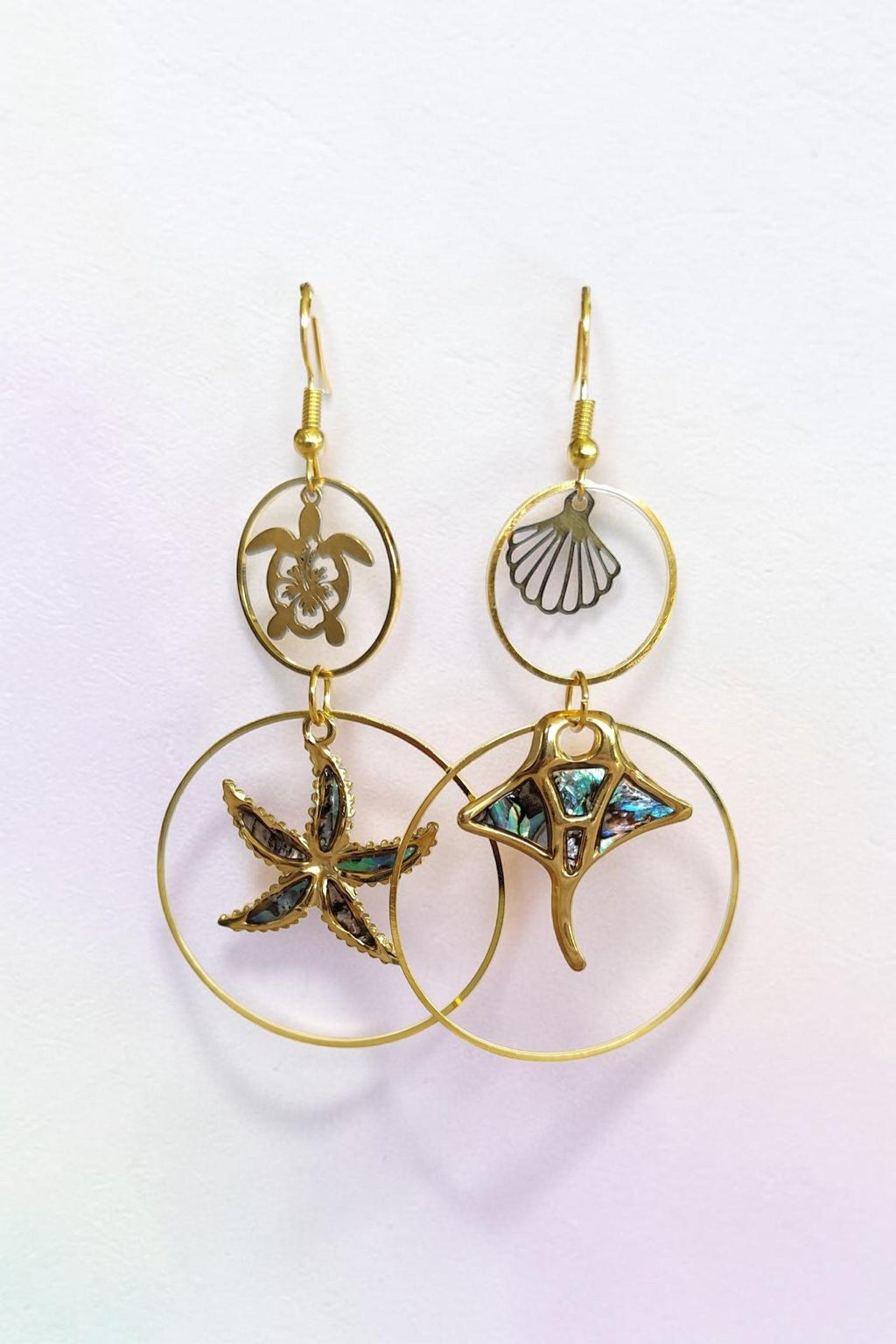 Boucles d'oreilles pendantes animaux marins nacrés – tortue, étoile de mer & raie manta