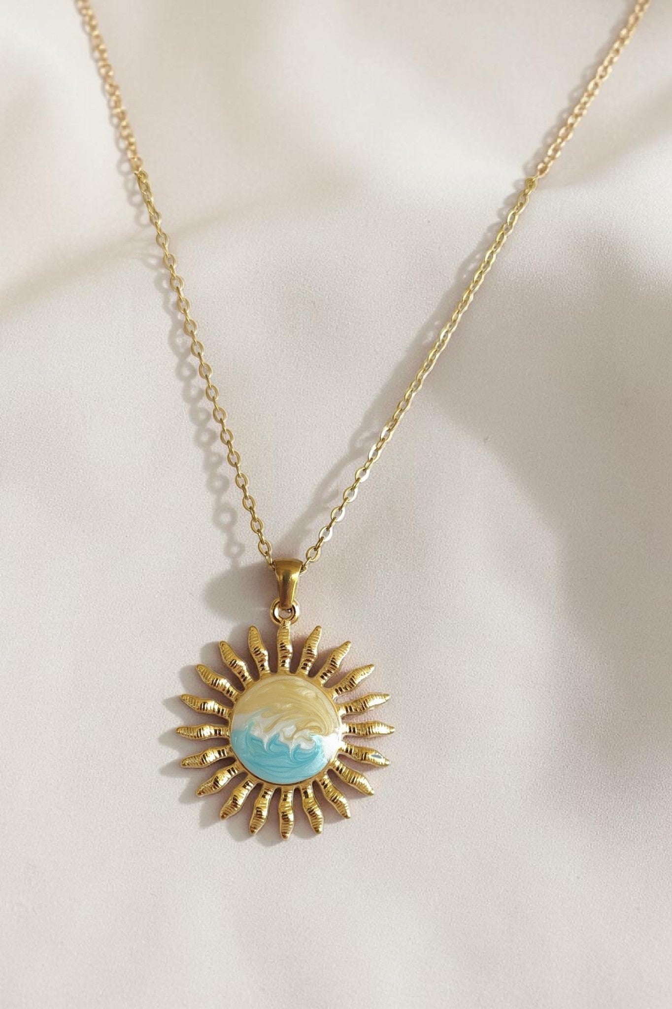 Collier Pendentif Soleil Nacré — Chaîne en Acier Inoxydable