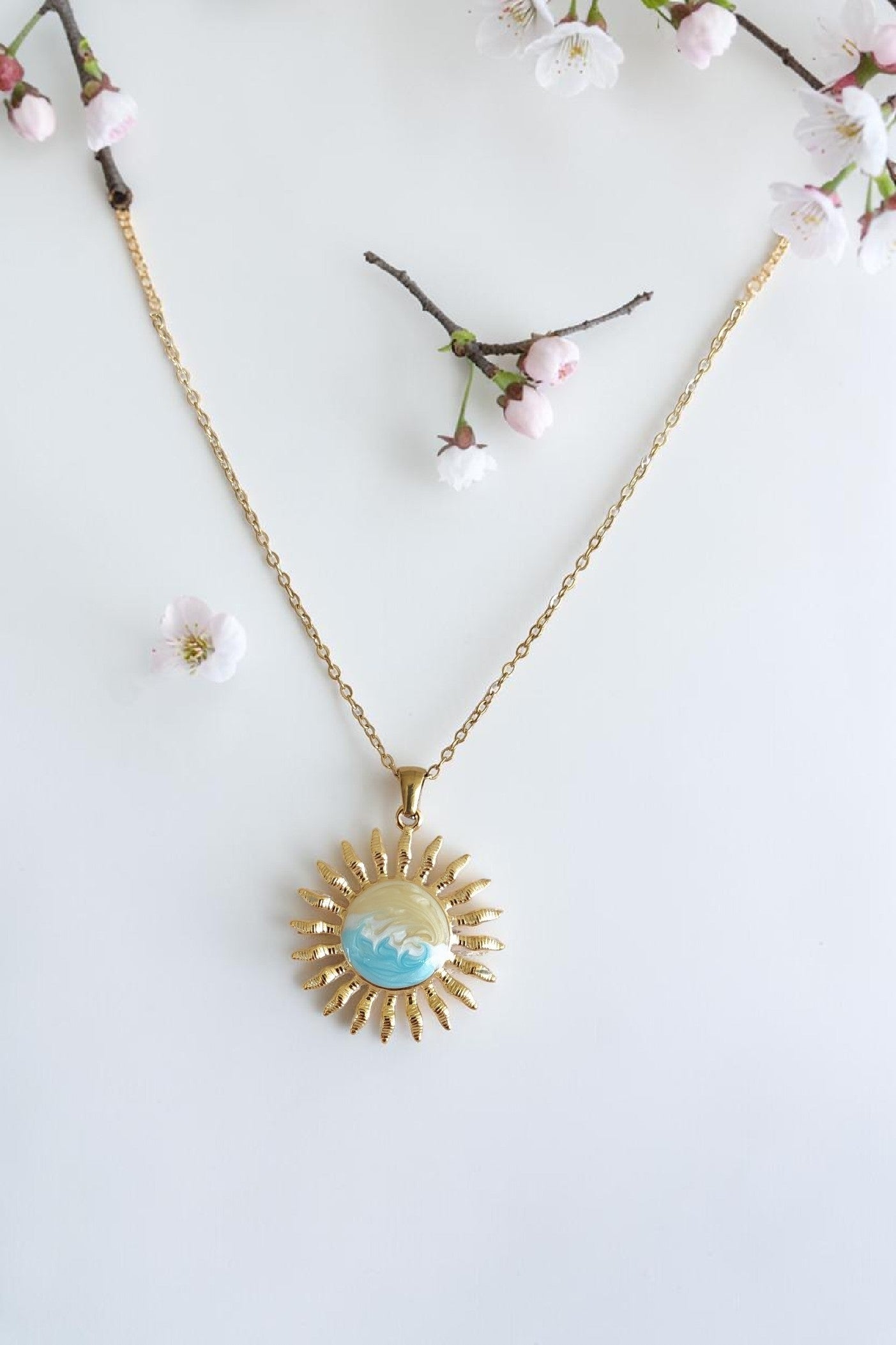Collier Pendentif Soleil Nacré — Chaîne en Acier Inoxydable
