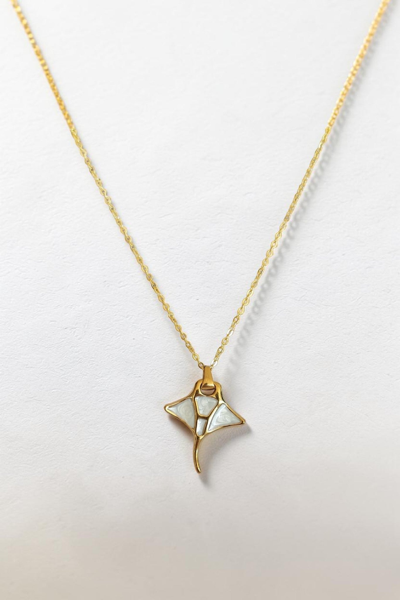 Collier pendentif raie manta – Fait main | 2 coloris