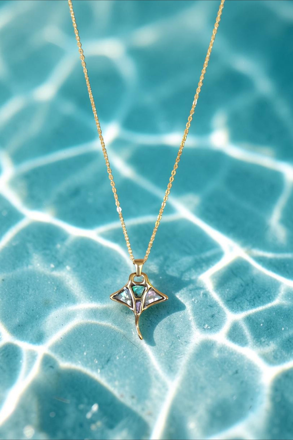 Collier Raie Manta – L’élégance des grands fonds – 2 coloris nacrés