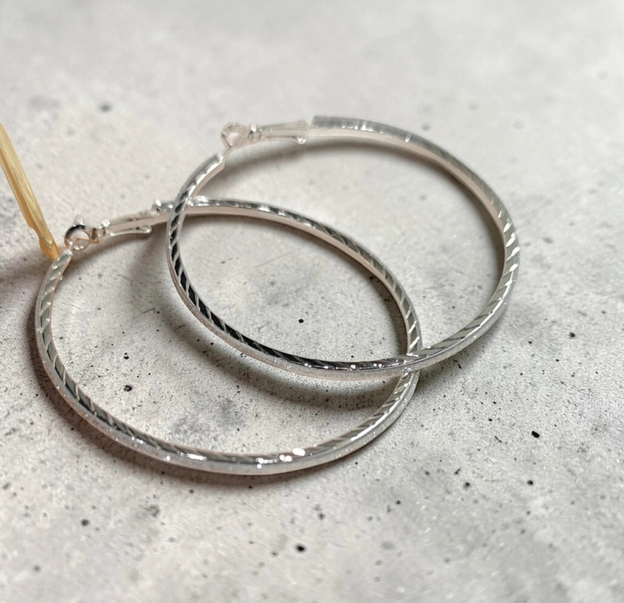 Boucles d'oreilles créoles fines légères acier inoxydable argenté hypoallergénique – Les Éclats de Mel"