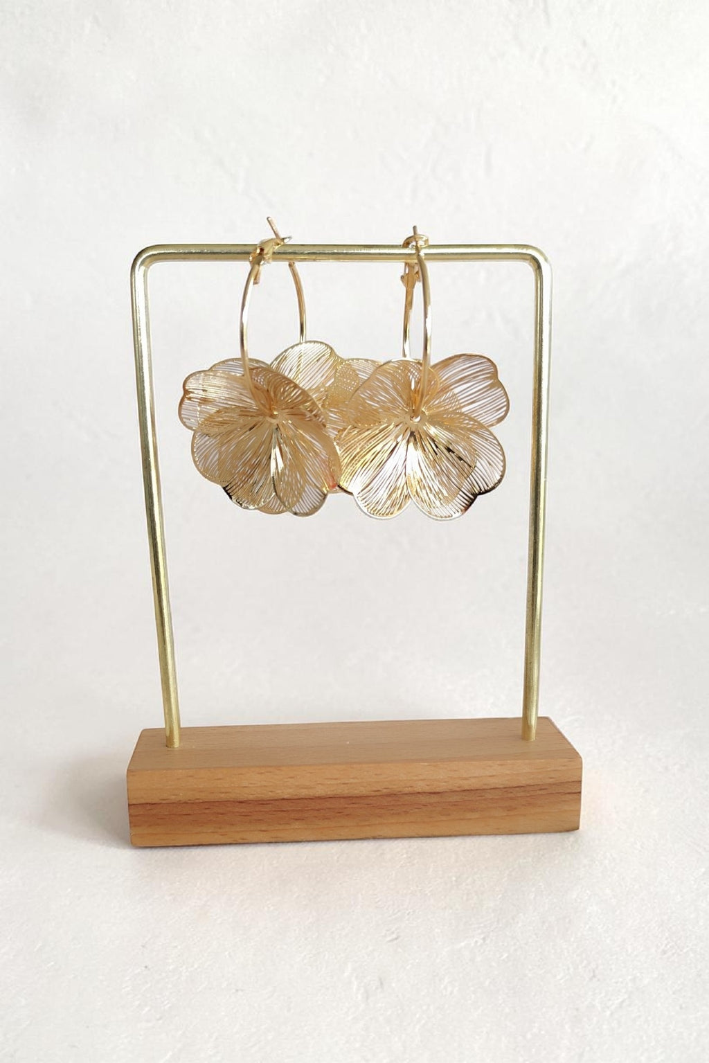 Boucles d'Oreilles Fleur Dorées — Éclat Solaire