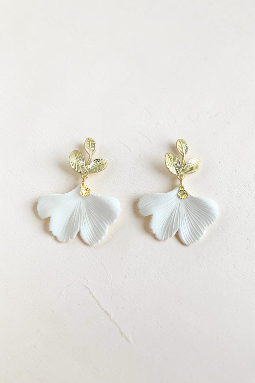 Boucles d'oreilles clou ginkgo acrylique – différents coloris