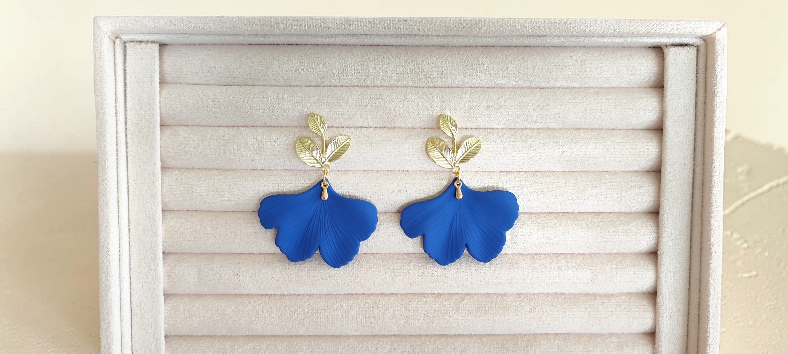 Boucles d'oreilles clou ginkgo acrylique – différents coloris