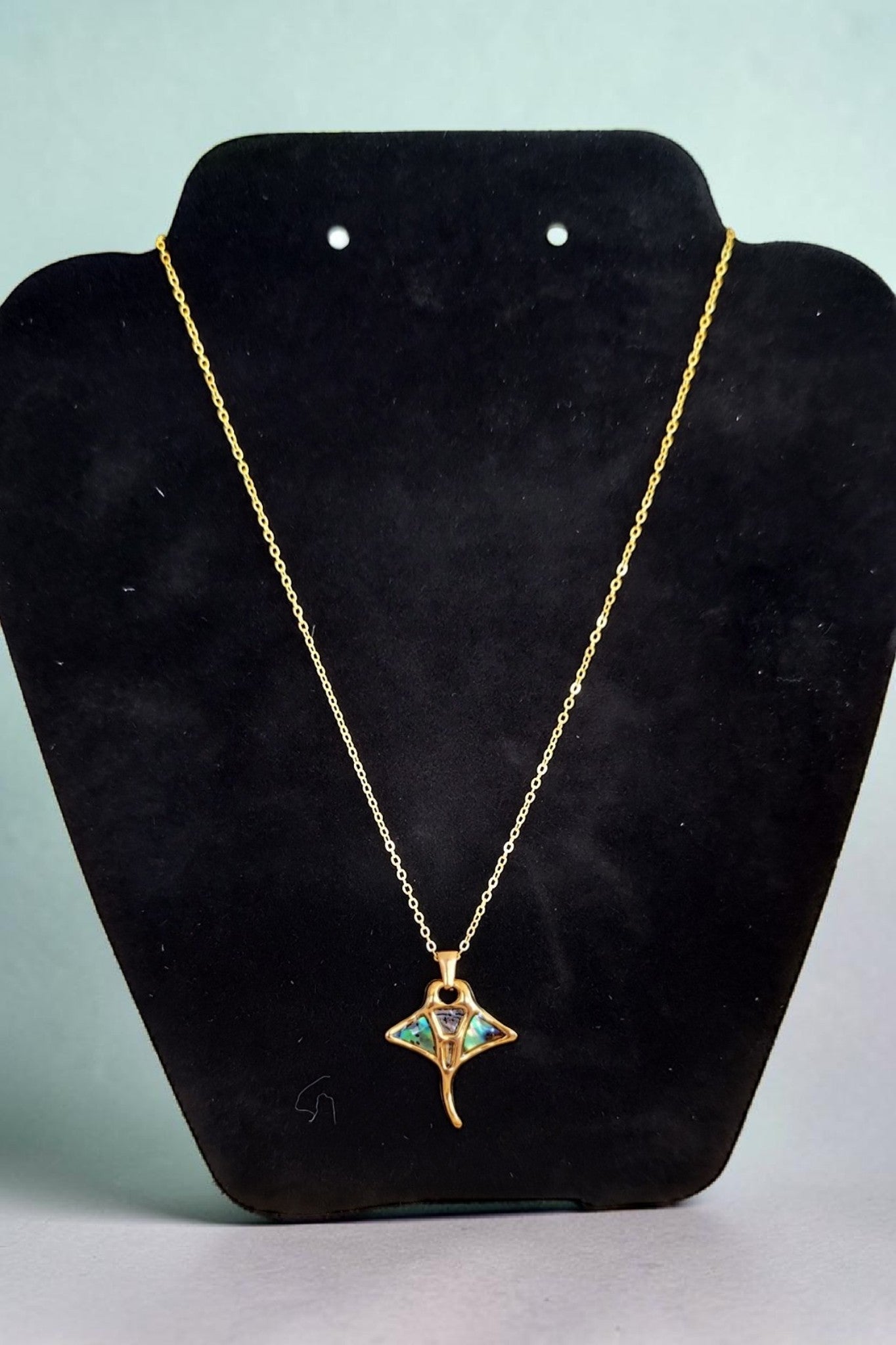 Collier pendentif raie manta – Fait main | 2 coloris