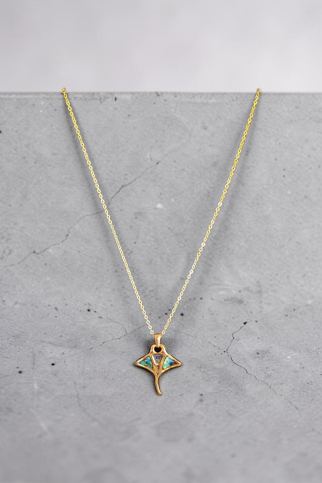 Collier pendentif raie manta – Fait main | 2 coloris