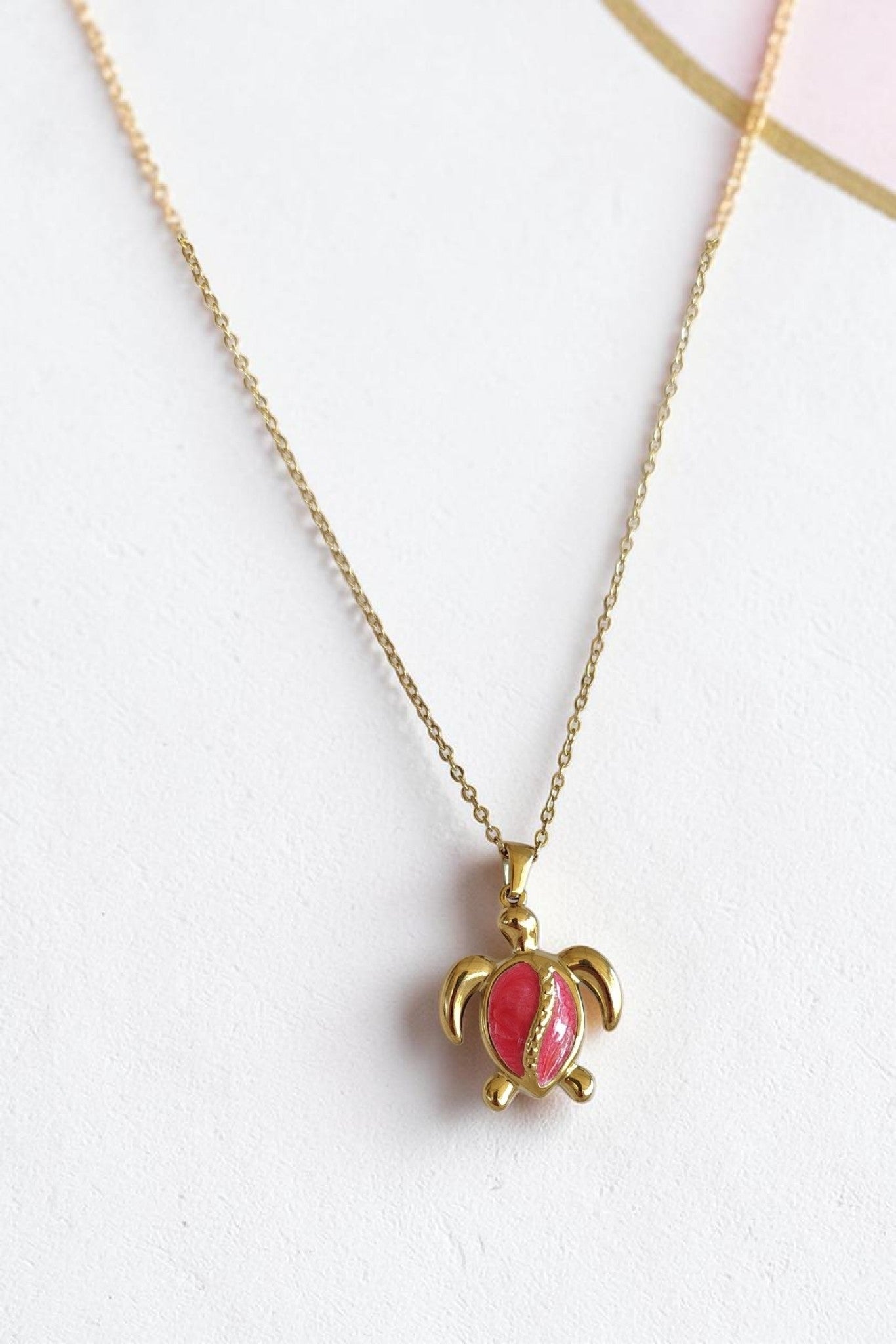 Collier Tortue Nacrée – symbole de sérénité – 7 coloris