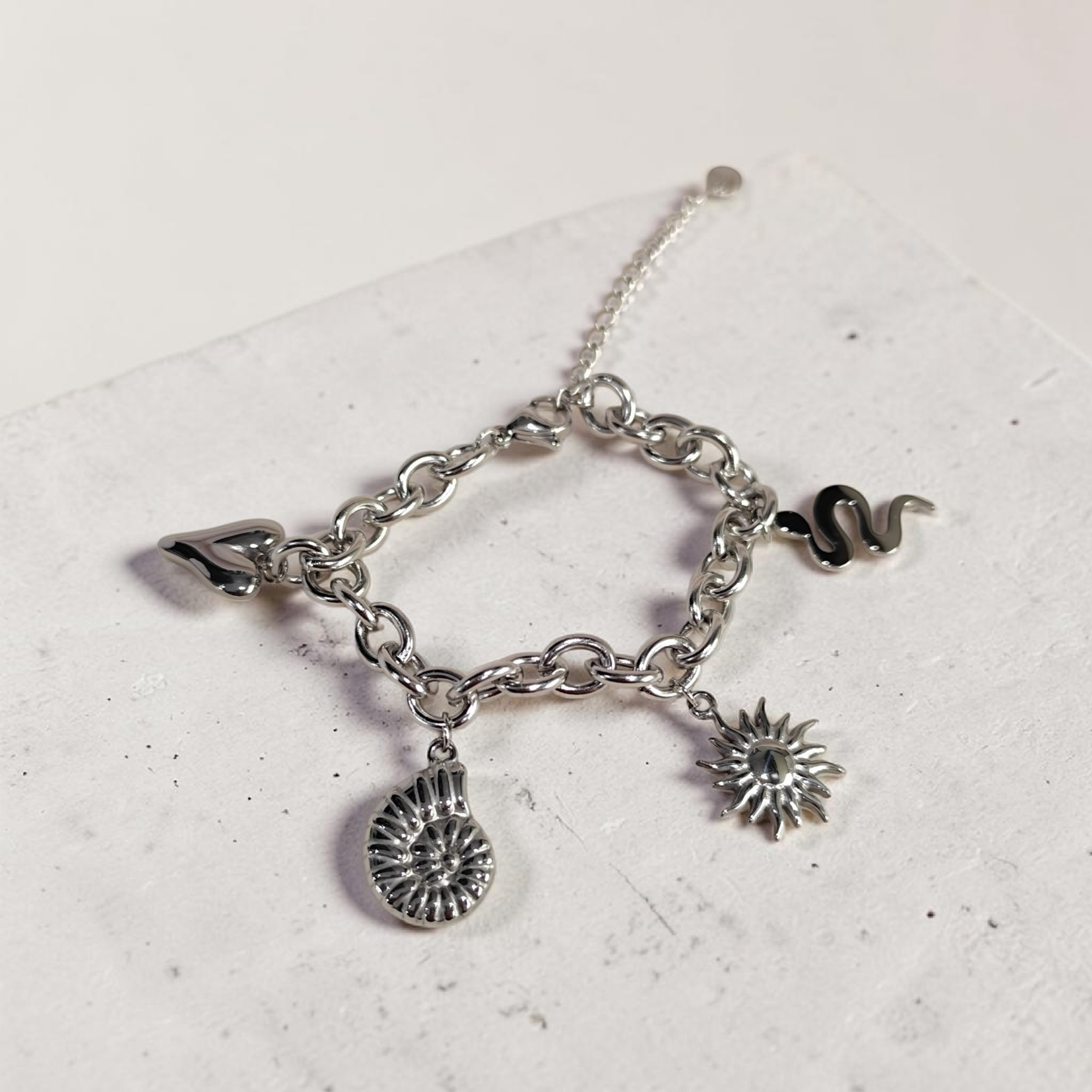 Bracelet Coquillage & Serpent – Chaîne argentée fait main