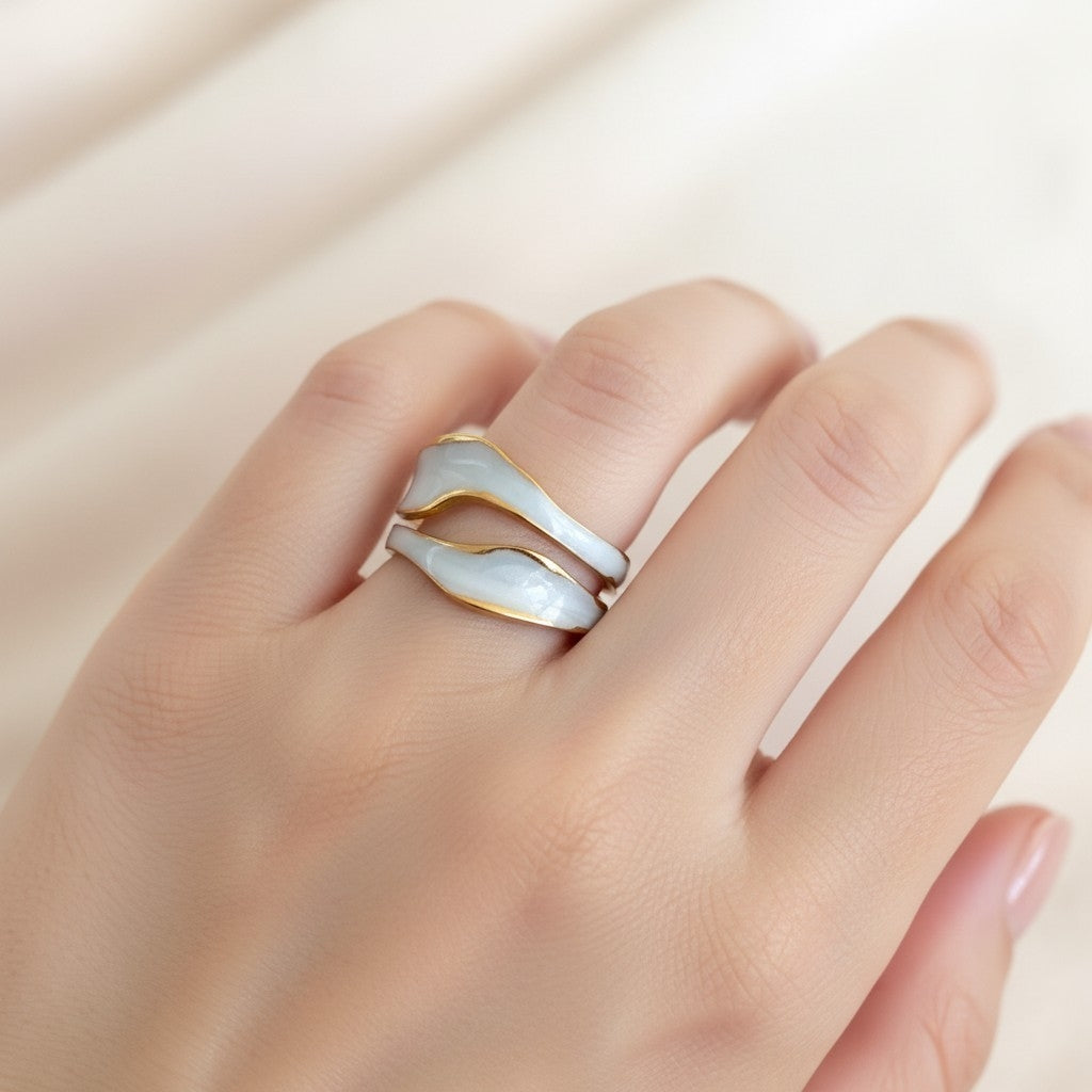 Bague Vague Nacre Ajustable – Acier Plaqué Or 18K