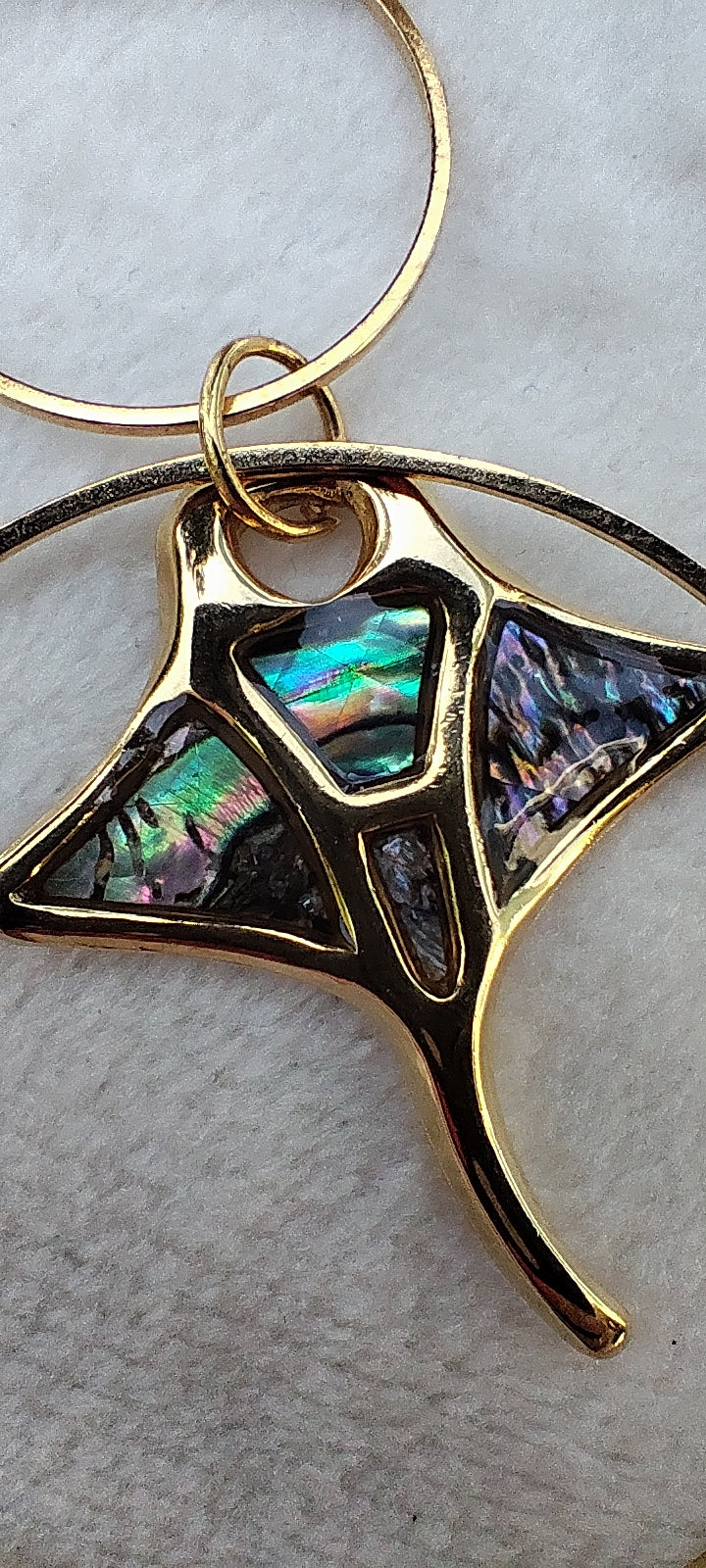 Collier Raie Manta – L’élégance des grands fonds – 2 coloris nacrés
