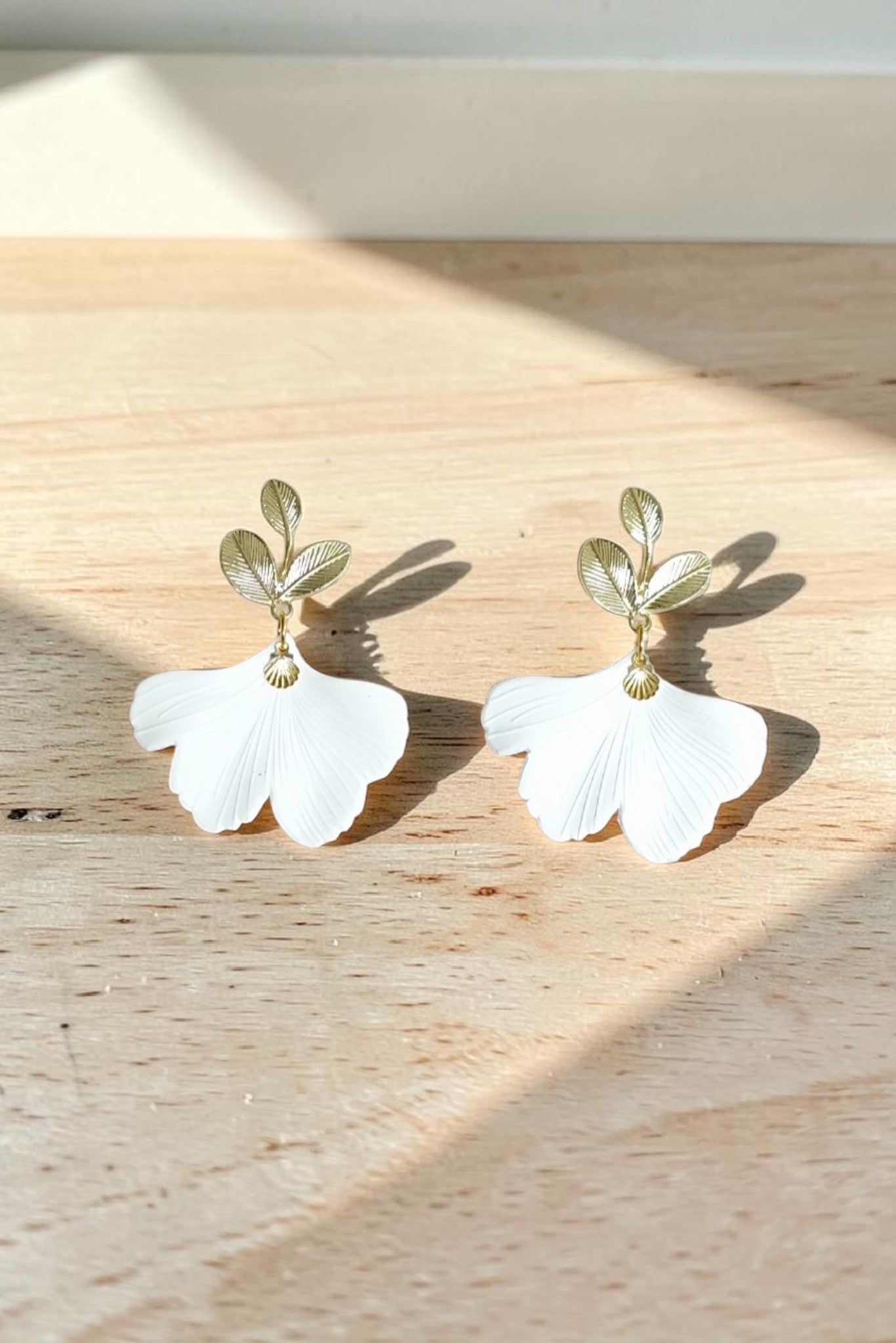 Boucles d'oreilles clou ginkgo acrylique – différents coloris
