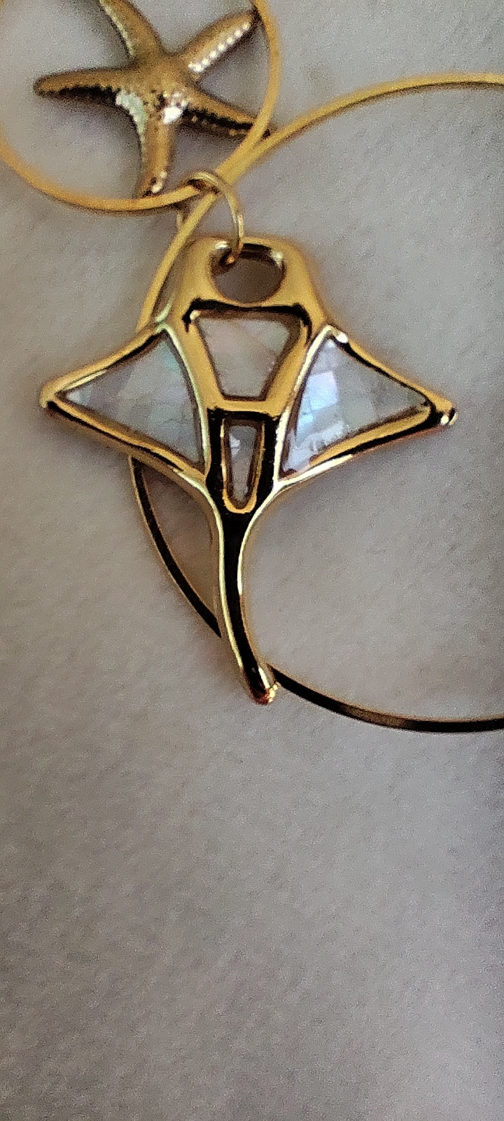 Collier Raie Manta – L’élégance des grands fonds – 2 coloris nacrés