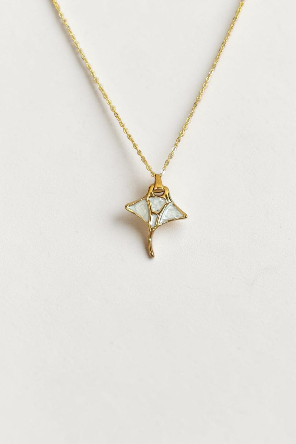 Collier pendentif raie manta – Fait main | 2 coloris