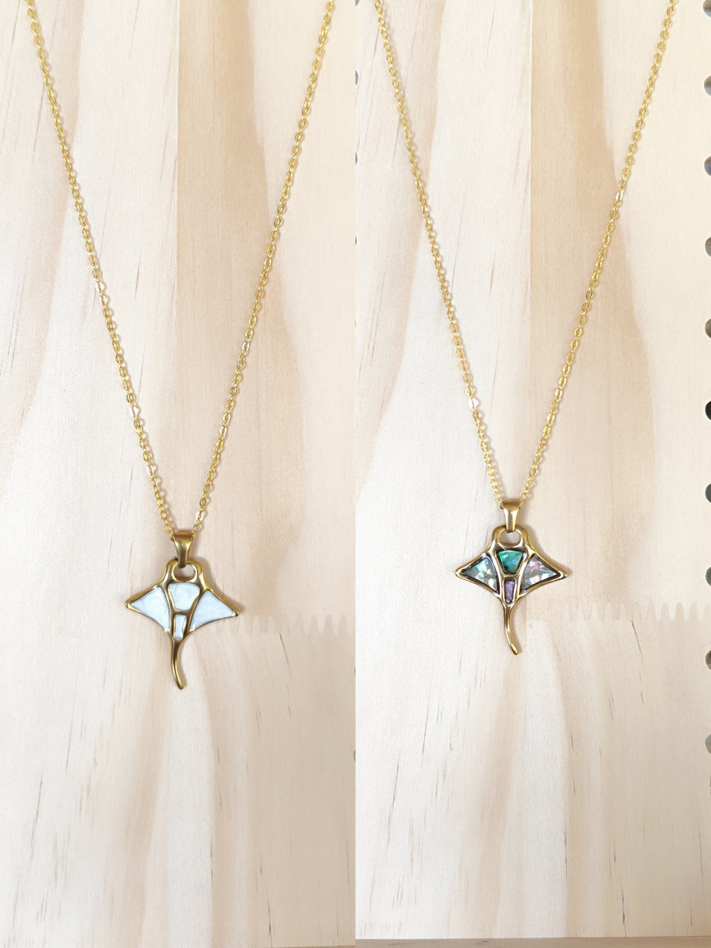 Collier Raie Manta – L’élégance des grands fonds – 2 coloris nacrés