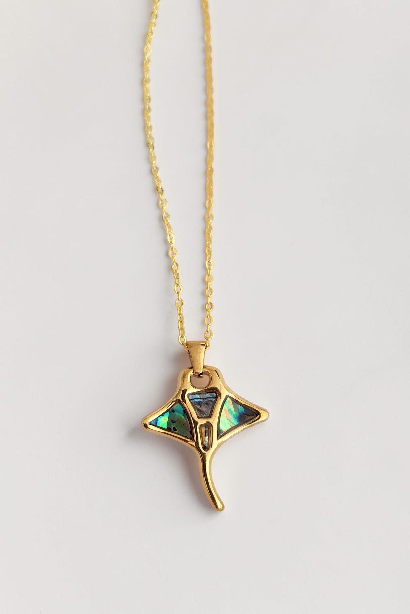 Collier pendentif raie manta – Fait main | 2 coloris